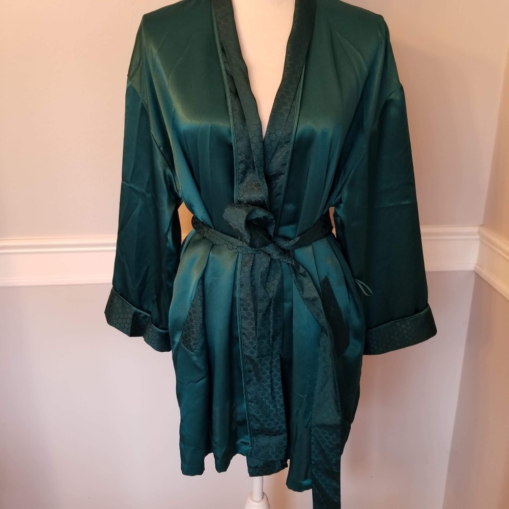 Vintage Victoria's Secret RobeGold tag
